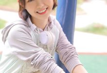 青春活力美女户外养眼写真图片-美图岛