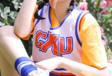 运动服美女性感俏皮长腿写真-美图岛