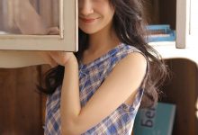 成熟性感美女格子裙写真图片-美图岛