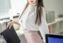 香草喵露露  忙露的职场 粉白裙子[40P+1V-1.32GB]-美图岛