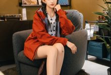 足愉心 NO.015 可乐（搭配：红色夹克、白T、短裙、马丁靴、肉丝色袜、白棉袜）[120P+2V／12.8GB]-美图岛