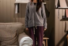 足愉心 NO.016 软软（搭配：灰色线套、紫色长裤、帆布鞋、卡通棉袜、裸足）[110P+2V／10.0GB]-美图岛