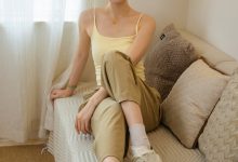 足愉心 NO.052 沐晴（搭配：白色吊带、棕色长裤、白色丝袜、运动鞋、裸足）[115P+2V／13.9GB]-美图岛